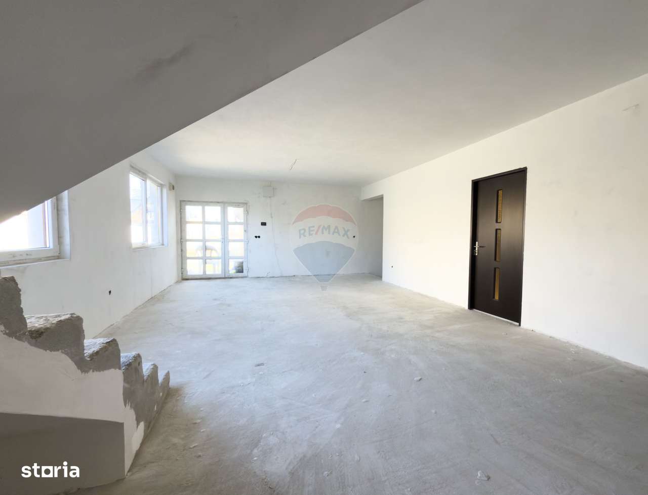 Casă / Vilă cu 8 camere de vânzare în zonă centrală - Urlati-4