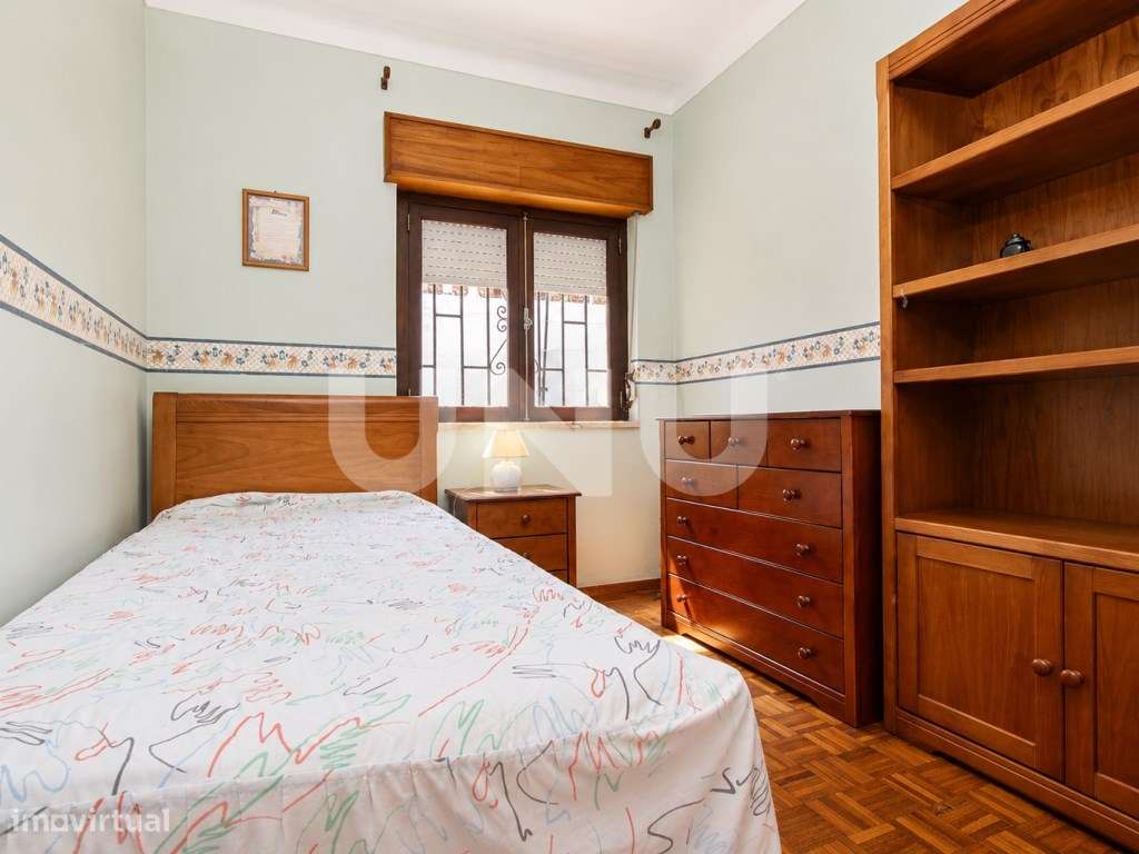 Moradia Bifamiliar T4 + T1 com garagem nas Paredes, em Alenquer!-15