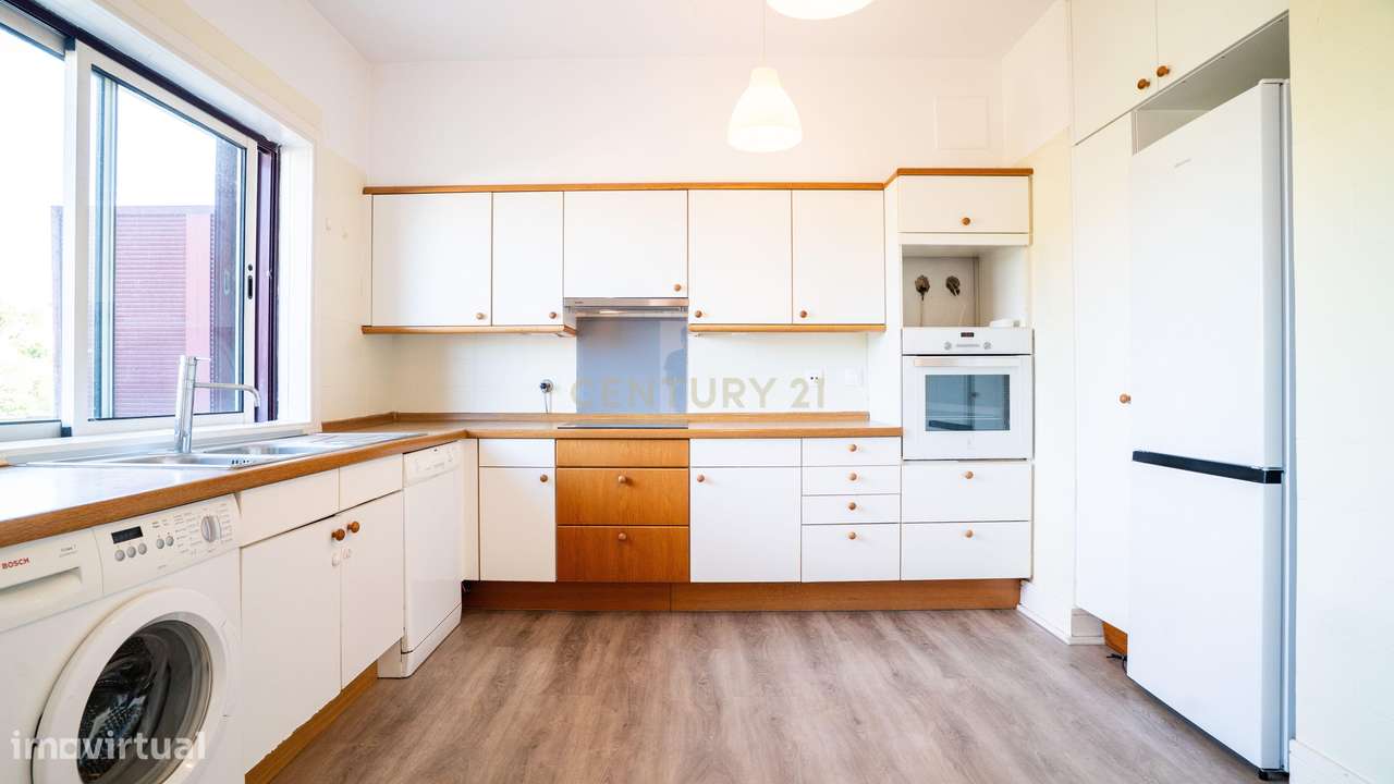 Apartamento T3 com Vista Mar – 5º Andar – A Dois Passos do Casino Esto-10