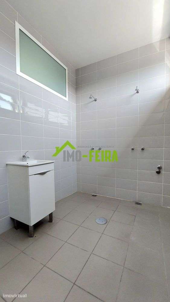 Pavilhão industrial , Fiães-39