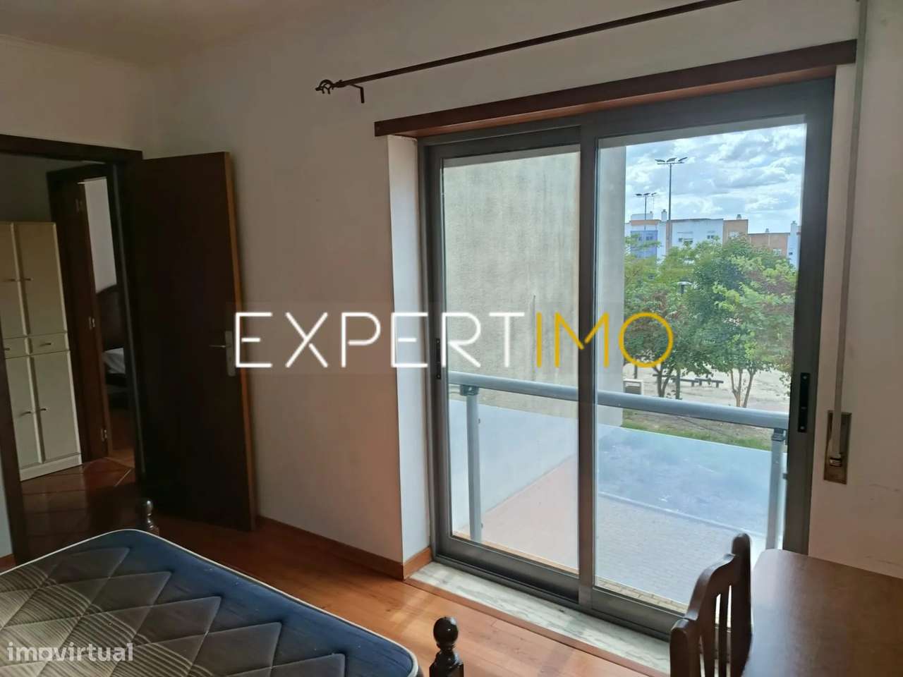 Apartamento T2 R/C mobilado, com varanda e arrecadação-3