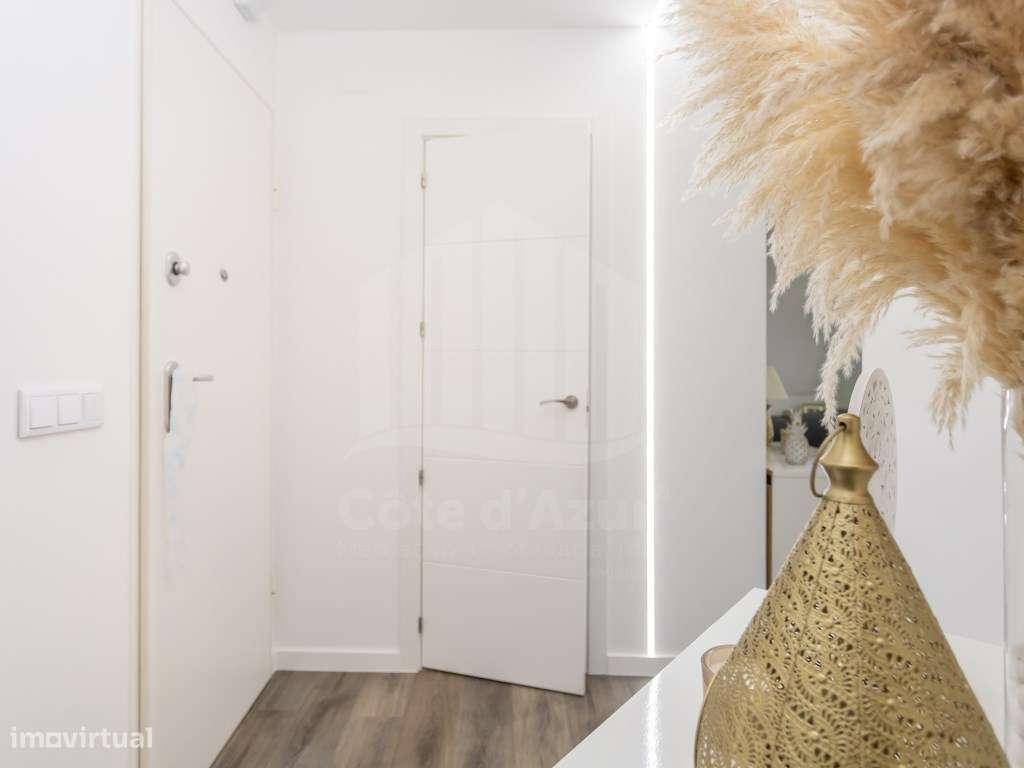 Apartamento T2 Impecável | Totalmente Remodelado | Smart Home | Fog... - Grande imagem: 4/32