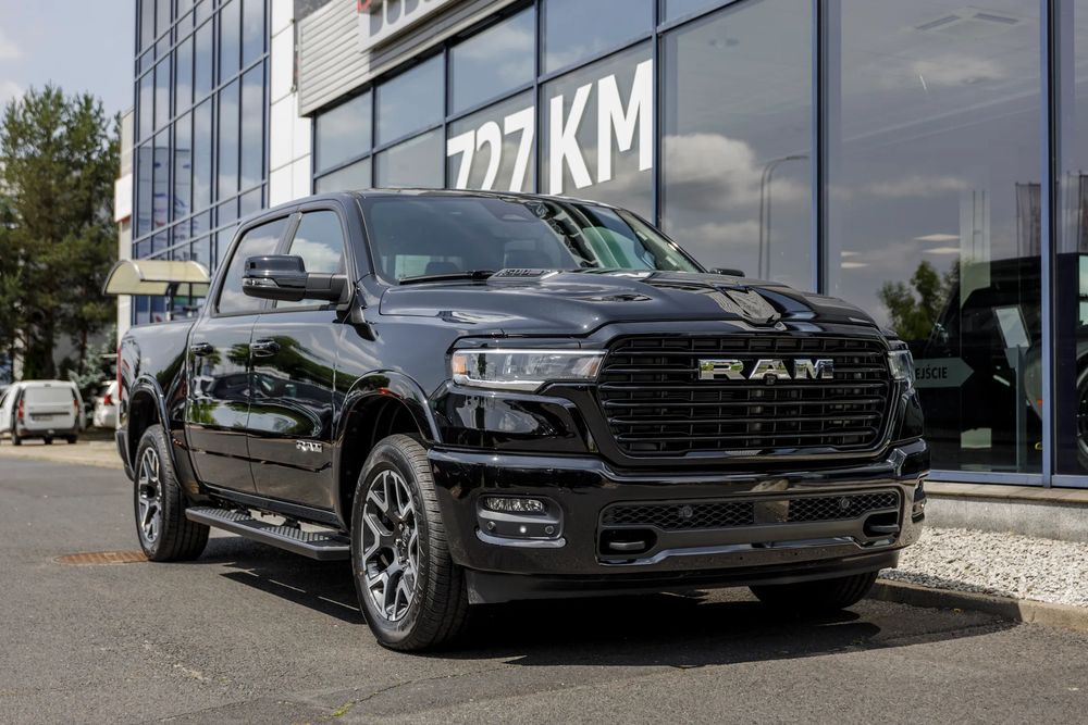 RAM 1500 Laramie Night Premium 2024