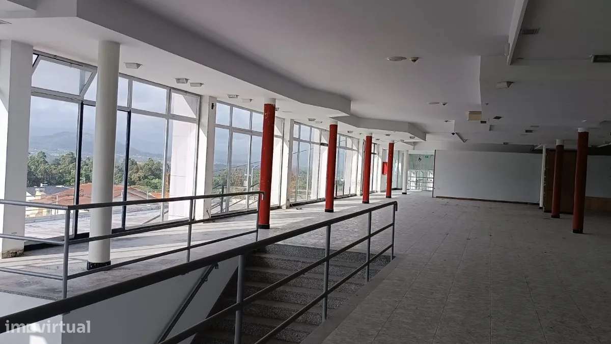 ARMAZÉM DE 2 ANDARES EM VILA NOVA DE ANHA - JUNTO Á EN13 - Grande imagem: 1/13