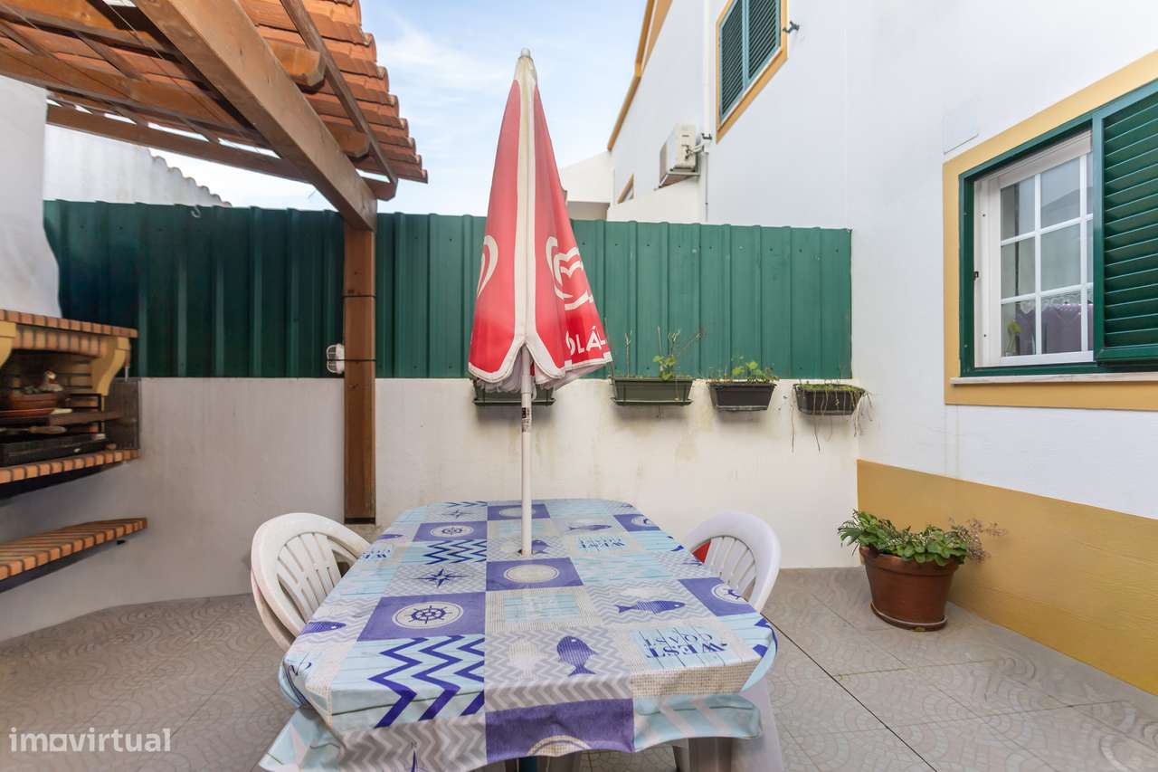 Moradia em banda T3 + 1-27