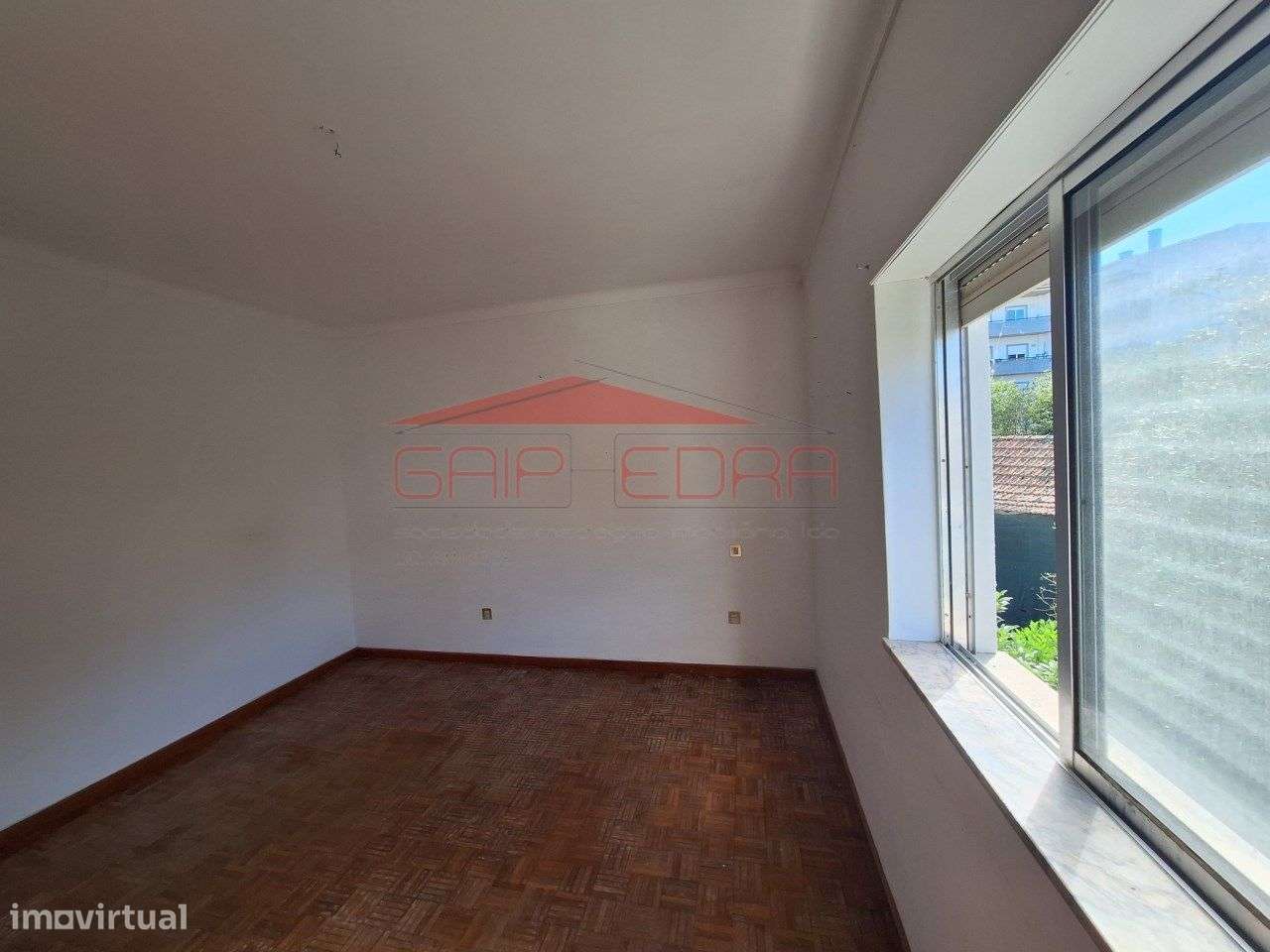 Apartamento T3 com arrumo no sótão no centro da cidade de Gouveia-14