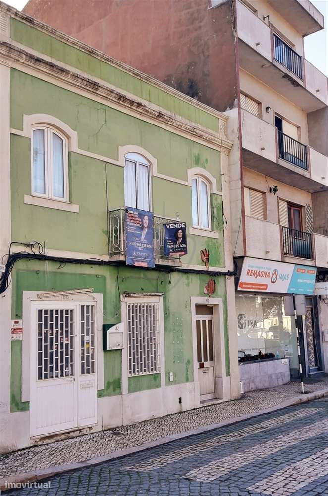 Prédio Misto para Investimento na Avenida dos Pescadores - Montijo-2