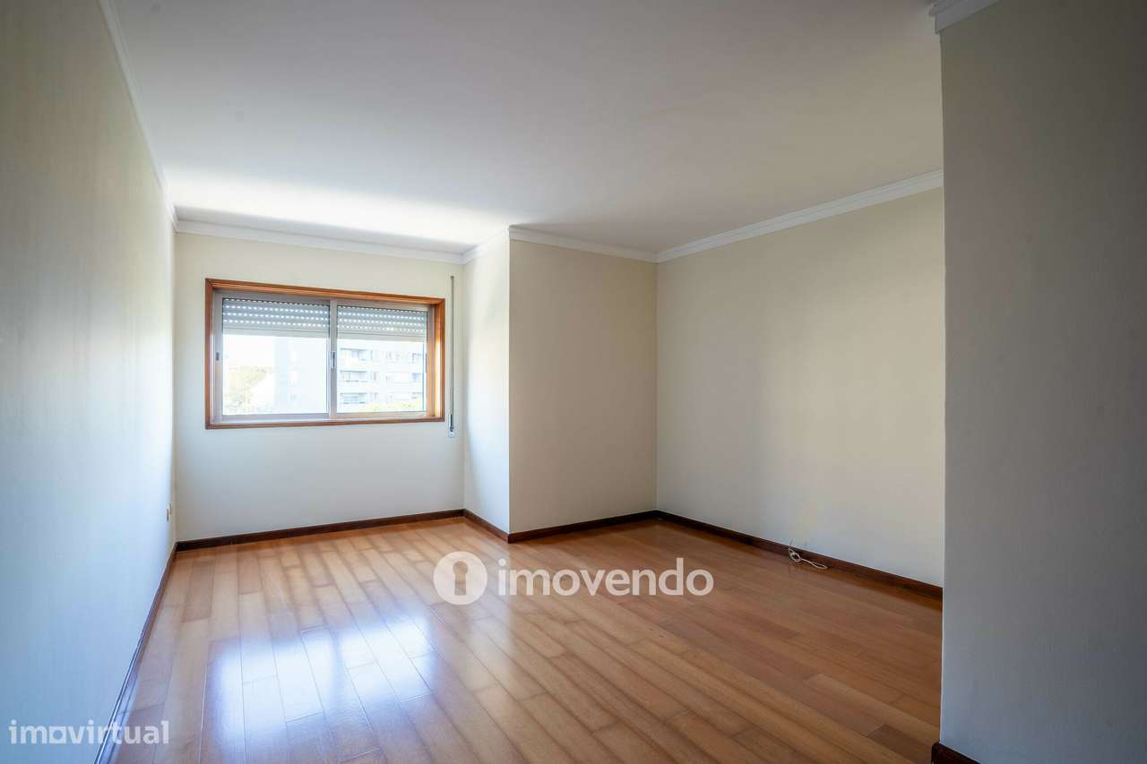 Apartamento T2, com estacionamento e arrecadação, no Porto-13
