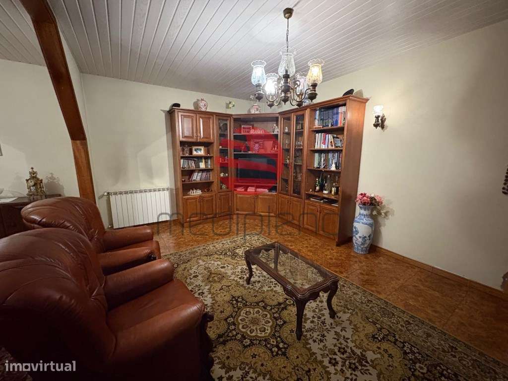 Moradia Bi-Familiar T8 Venda Moimenta da Beira-16