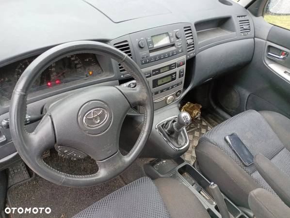 Toyota Corolla Verso - 9