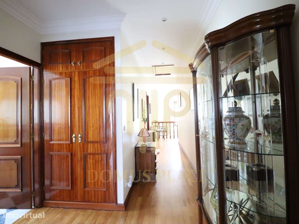 Moradia com Cave, Piscina e Terreno de 1878m² - Lavra
Vendida tota...-22