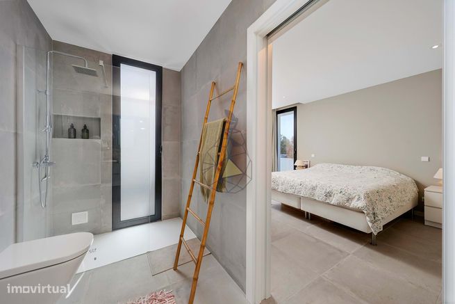 Moradia Térrea Moderna com Acabamentos de Luxo em Monte Canelas – Port-9