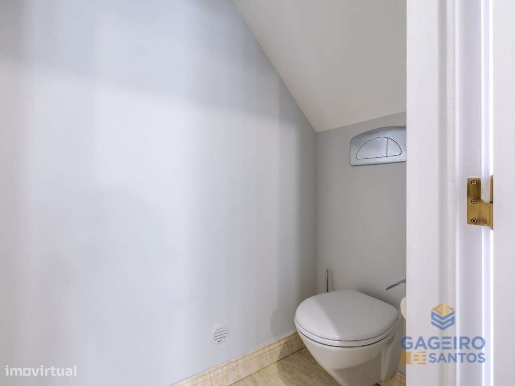 Apartamento Único com Charme Histórico e Conforto Moderno a Passos ...-27