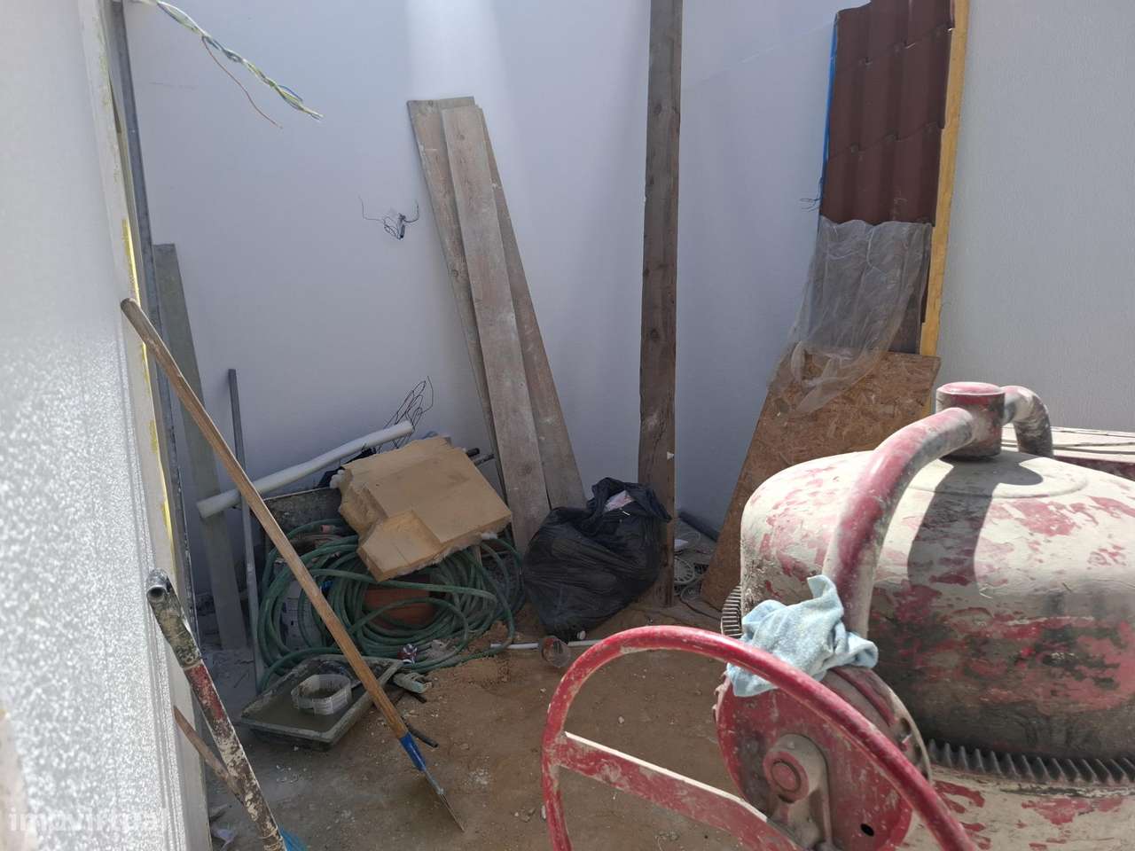 Moradia Térrea T2 com Logradouro Totalmente Remodelada Barreiro-11