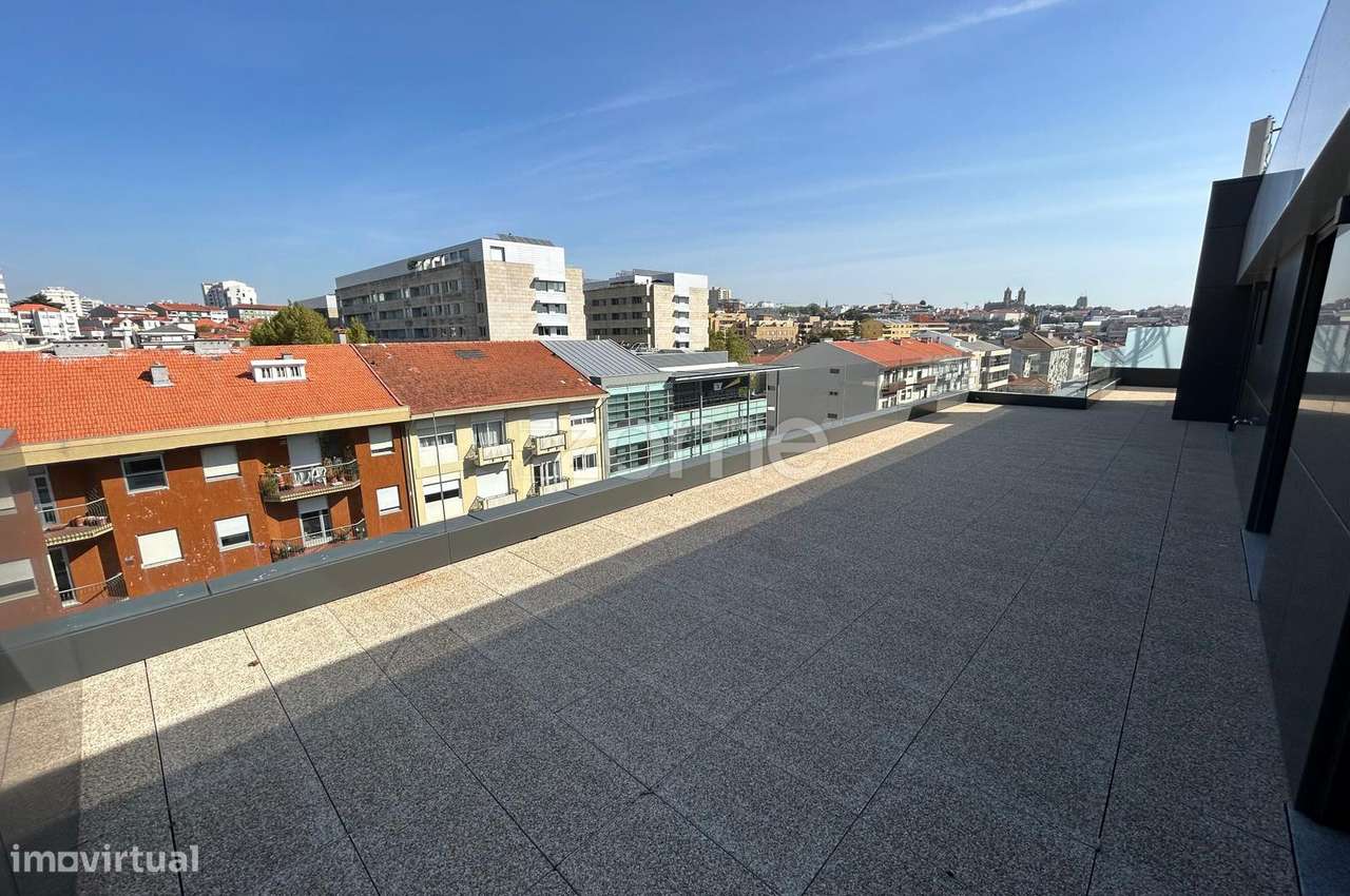 T4 novo em localização premium do Porto, junto ao Hospital Lusíadas - Grande imagem: 1/48