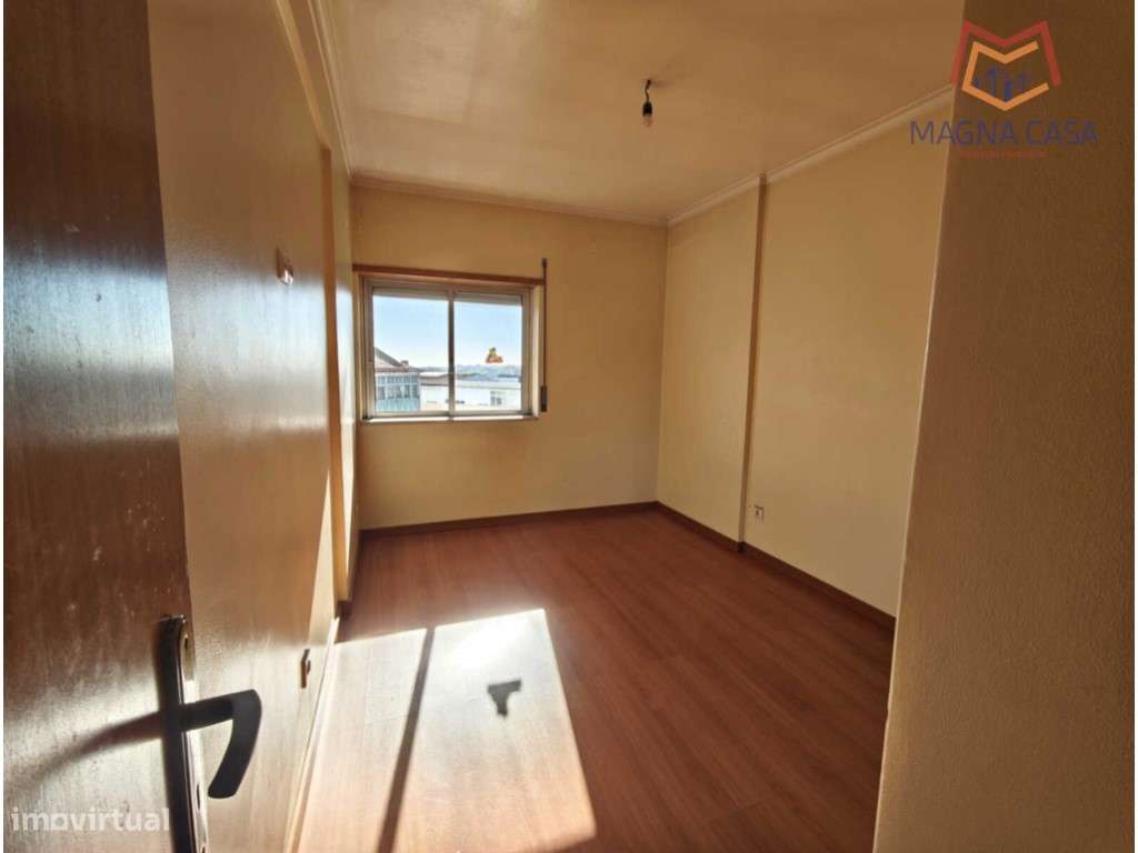 T2 (3 assoalhadas) com Boa Distribuição de Áreas - Rua do Mirante, ...-10