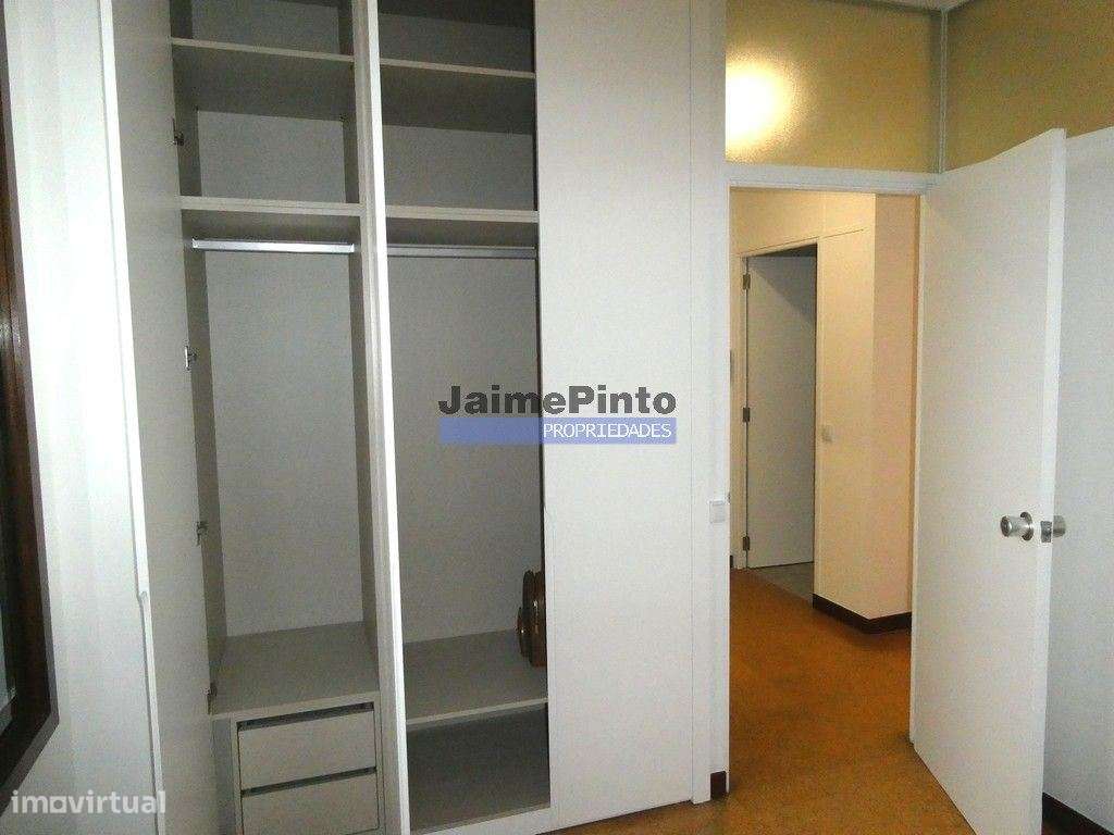 Apartamento T0 + 1, na Av. da República. Portugal, Porto, V. N. Gaia. - Grande imagem: 5/7