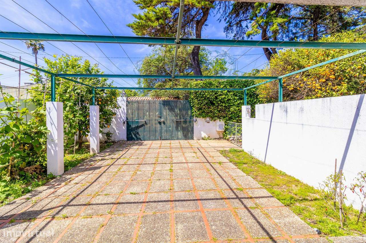 Moradia T5 com Jardim e Piscina | Albarraque – a 5 minutos da Beloura - Grande imagem: 4/34