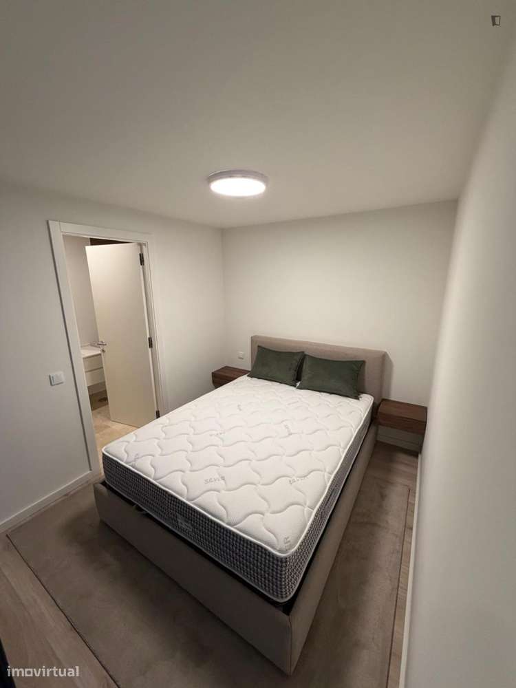 Apartamento com 1 quartos - localizado em Senhora da Hora Porto - Grande imagem: 4/10