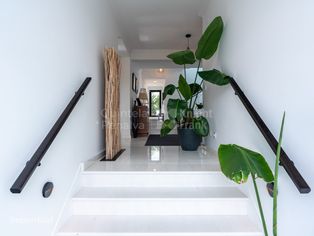 Moradia T4+1 com jardim e piscina na Quinta da Moura, Oeiras - Grande imagem: 2/51