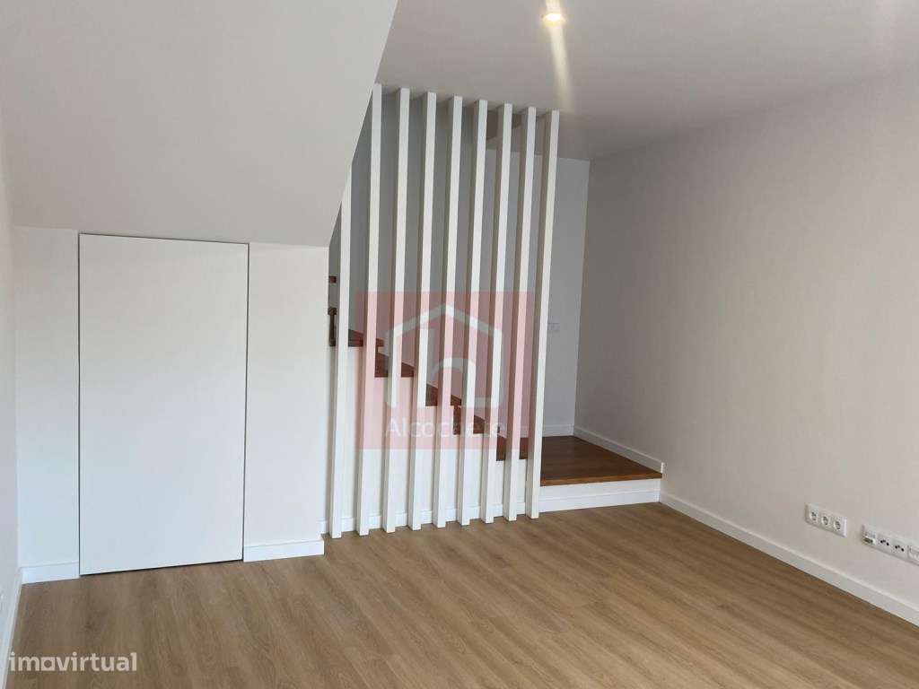 Apartamento duplex T2+2 com terraço no centro histórico Alcochete-11