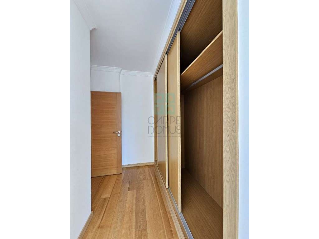 Espaçoso apartamento T3, com parqueamento, junto centro de Loulé, A...-26