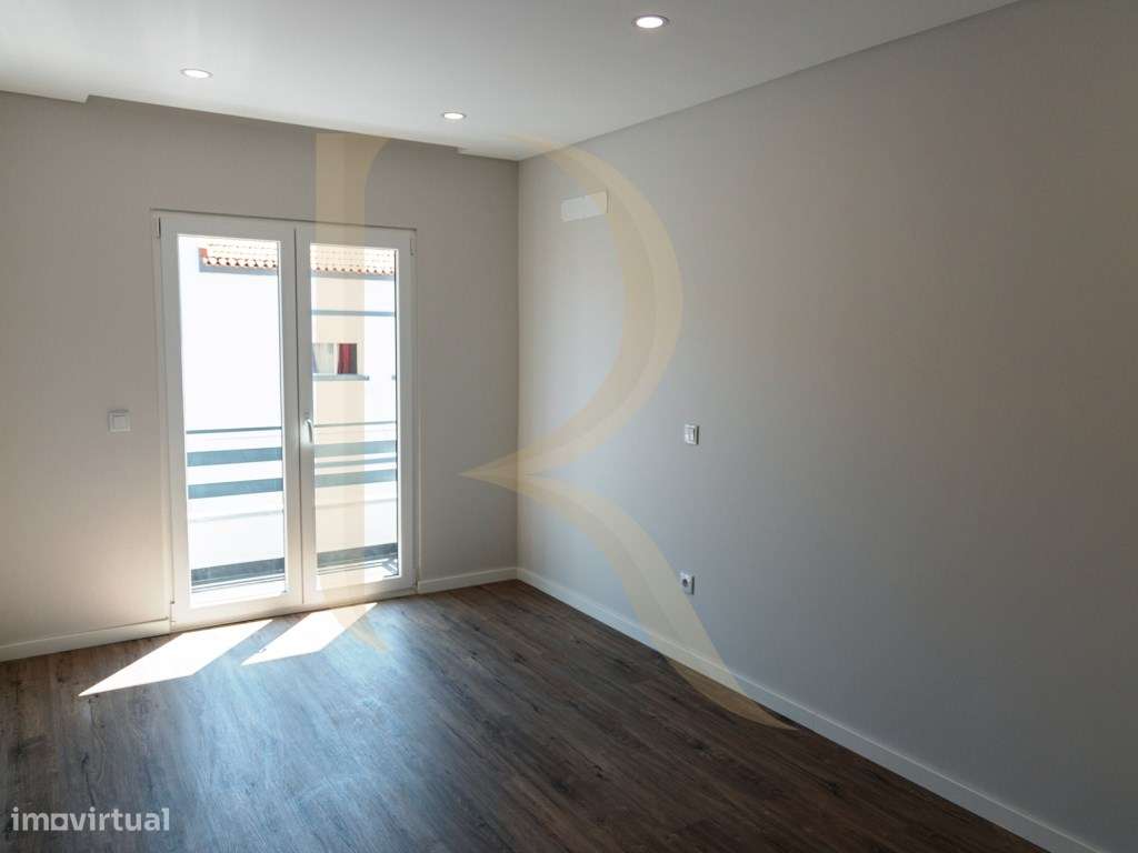 Apartamento T3 com elevador e arrecadação em remodelação total em M...-7