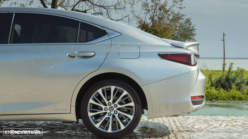 Lexus ES 300h Special Edition - 18