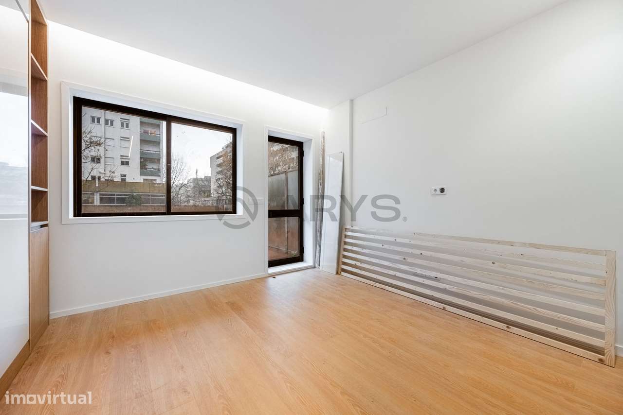 Apartamento T0 Remodelado com Terraço no Centro de Braga-3
