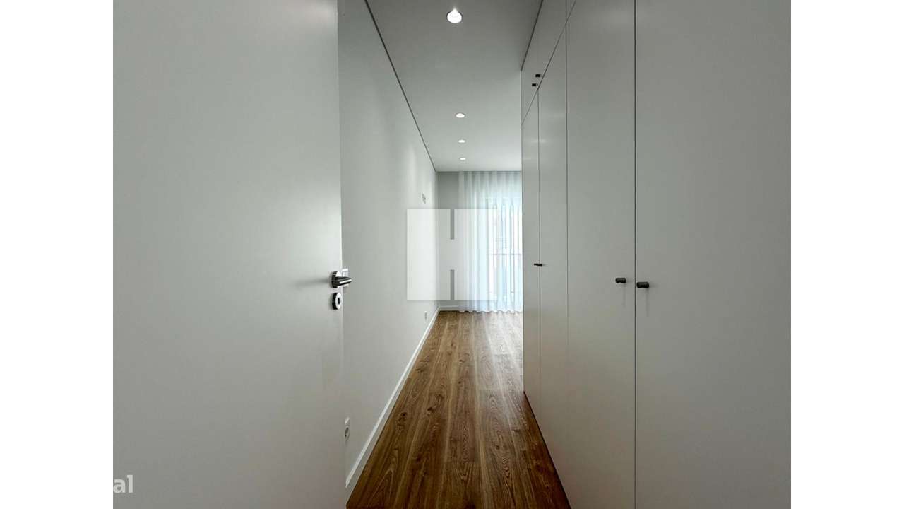 Moradia T4 Nova e Completa-37