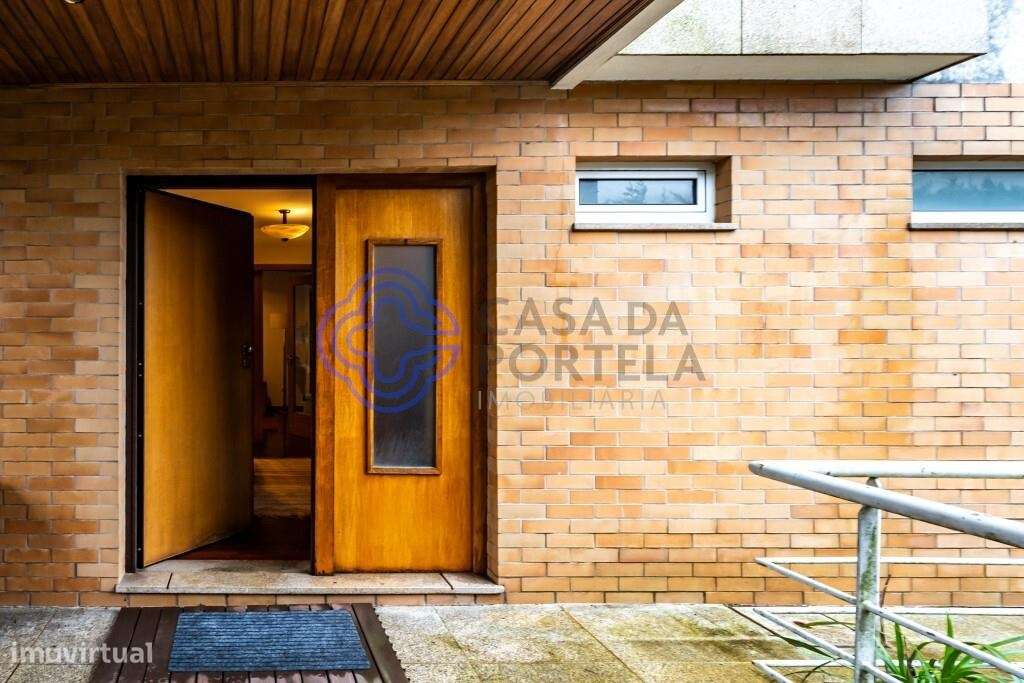 Moradia com 374 m2 de construção, com 4 quartos 3 frentes na Zona dos - Grande imagem: 5/43