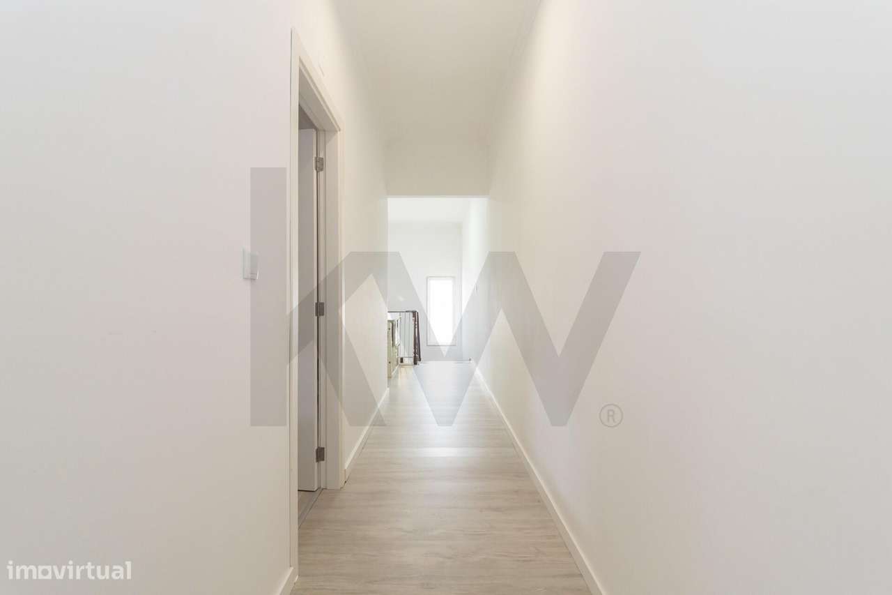 Apartamento T4 Duplex na Amora-34