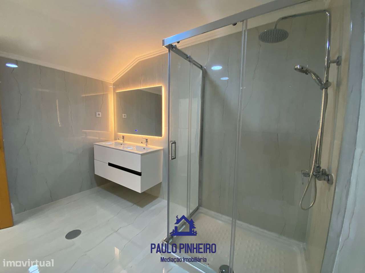 Moradia T4+1 Totalmente Renovada – Campanhã-23