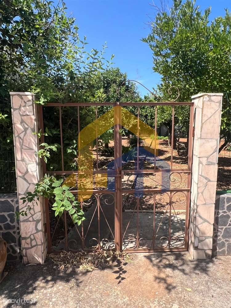 Moradia T4, no centro de Estremoz com quintal-9