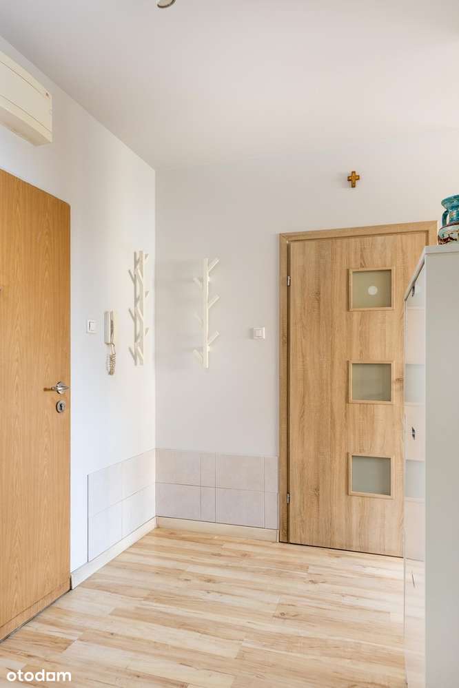 Ładne, z dużą loggią z 2010 r. piwnica, garaż-13