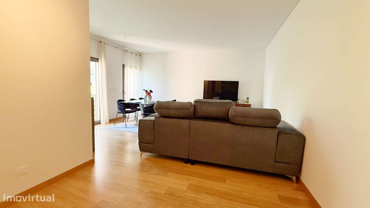 Apartamento T1 localizado no condomínio fechado, parqueamento, piscina-5