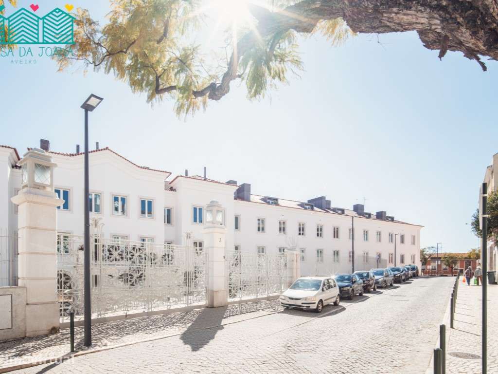 Apartamento T4 com Lugares de Garagem no Centro de Lisboa-55