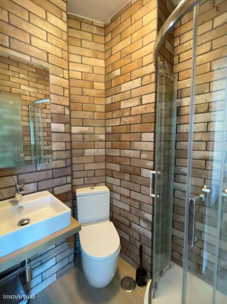 Quarto - localizado em Benfica Lisbon - Grande imagem: 5/14