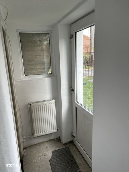 Vand apartament 2 camere Sutila=34 mp si curte proprie 9 mp.