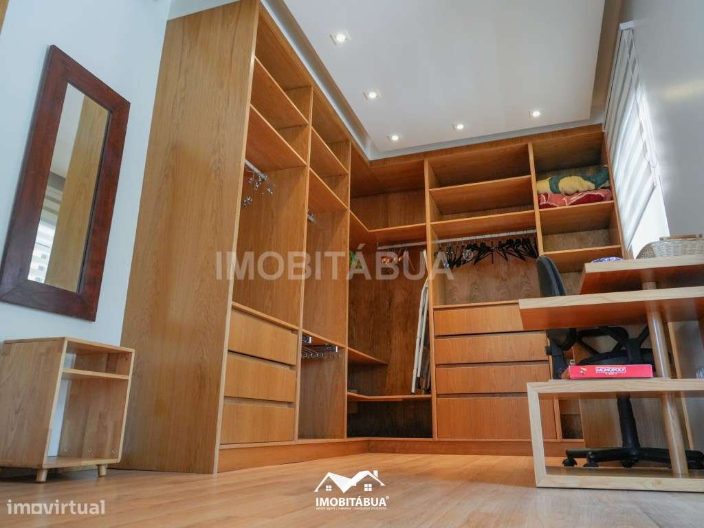 Casa privada com 4 quartos, piscina, pátios e acomodações versáteis.-29