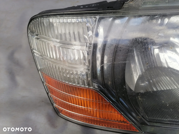 Lampa prawa prawy przód Mitsubishi Pajero 3 III - 3