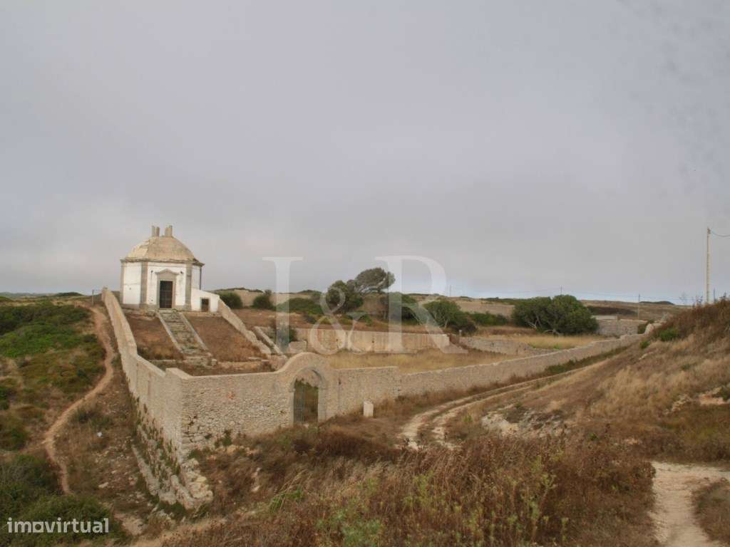 Moradia T3 com jardim e piscina perto das praias de Sesimbra-17