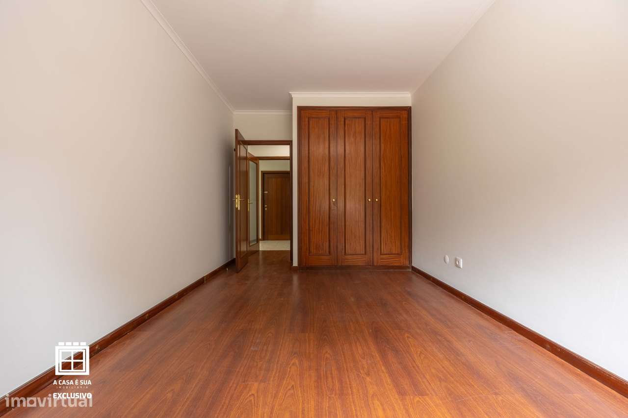 Apartamento T2+1 renovado c/excelente terraço em Oliveira do Douro-21