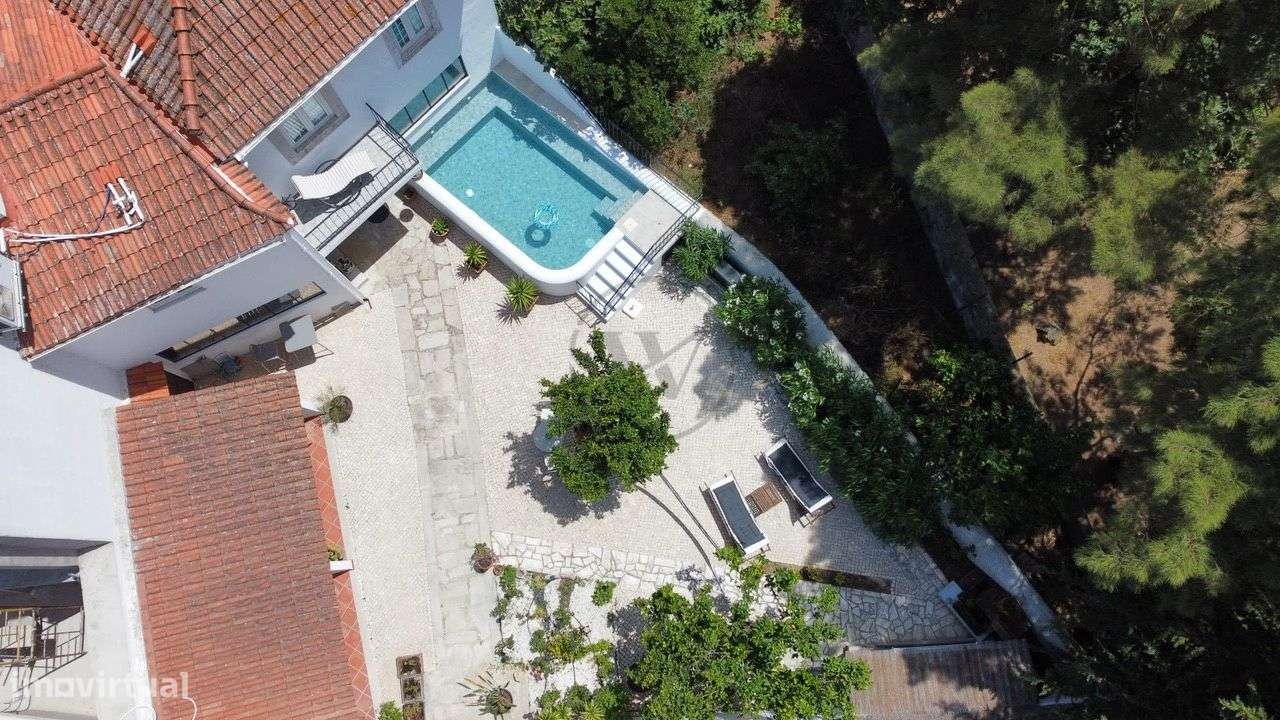 Moradia T5 com jardim e piscina no coração histórico de Azeitão-56