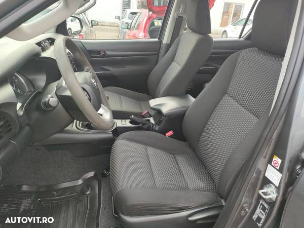 Toyota Hilux 4x4 Double Cab M/T Comfort - 7