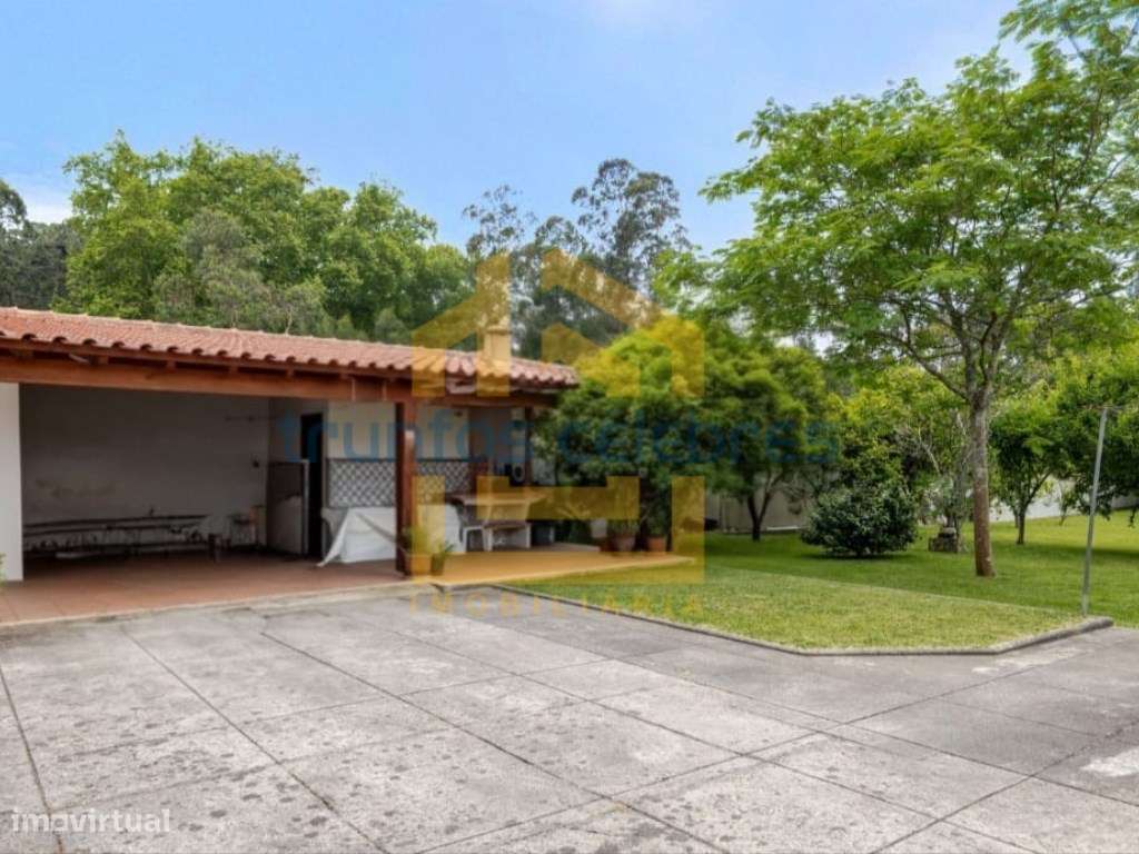 Moradia T4 de 4 Frentes Renovada inserida num lote de 1450m2 | Laún...-28