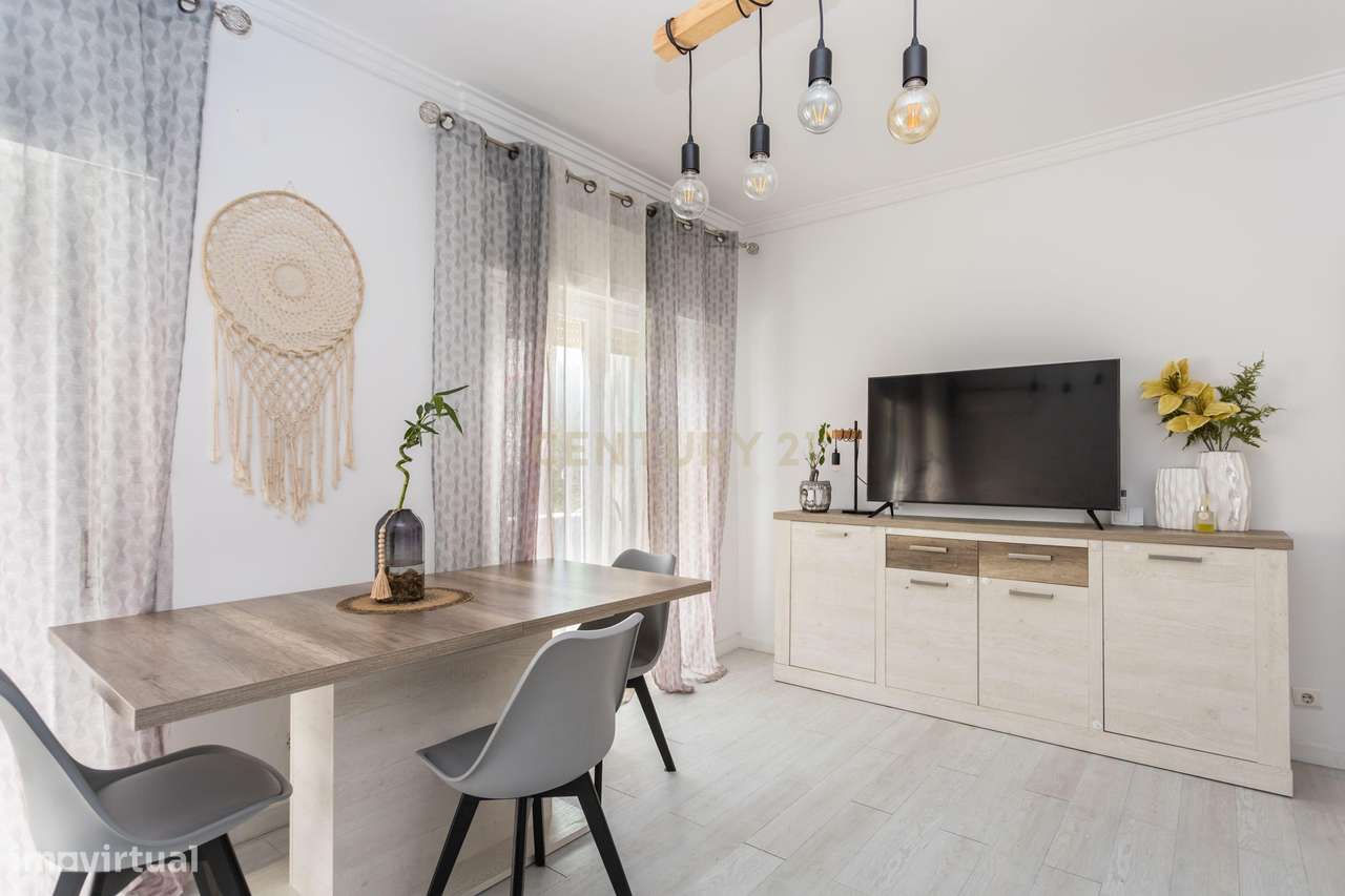 Andar de Moradia T2 em Corroios – Garagem e Logradouro - Grande imagem: 4/27