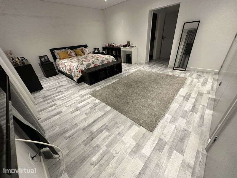 Casa T4  Com 270m2 - Grande imagem: 4/12