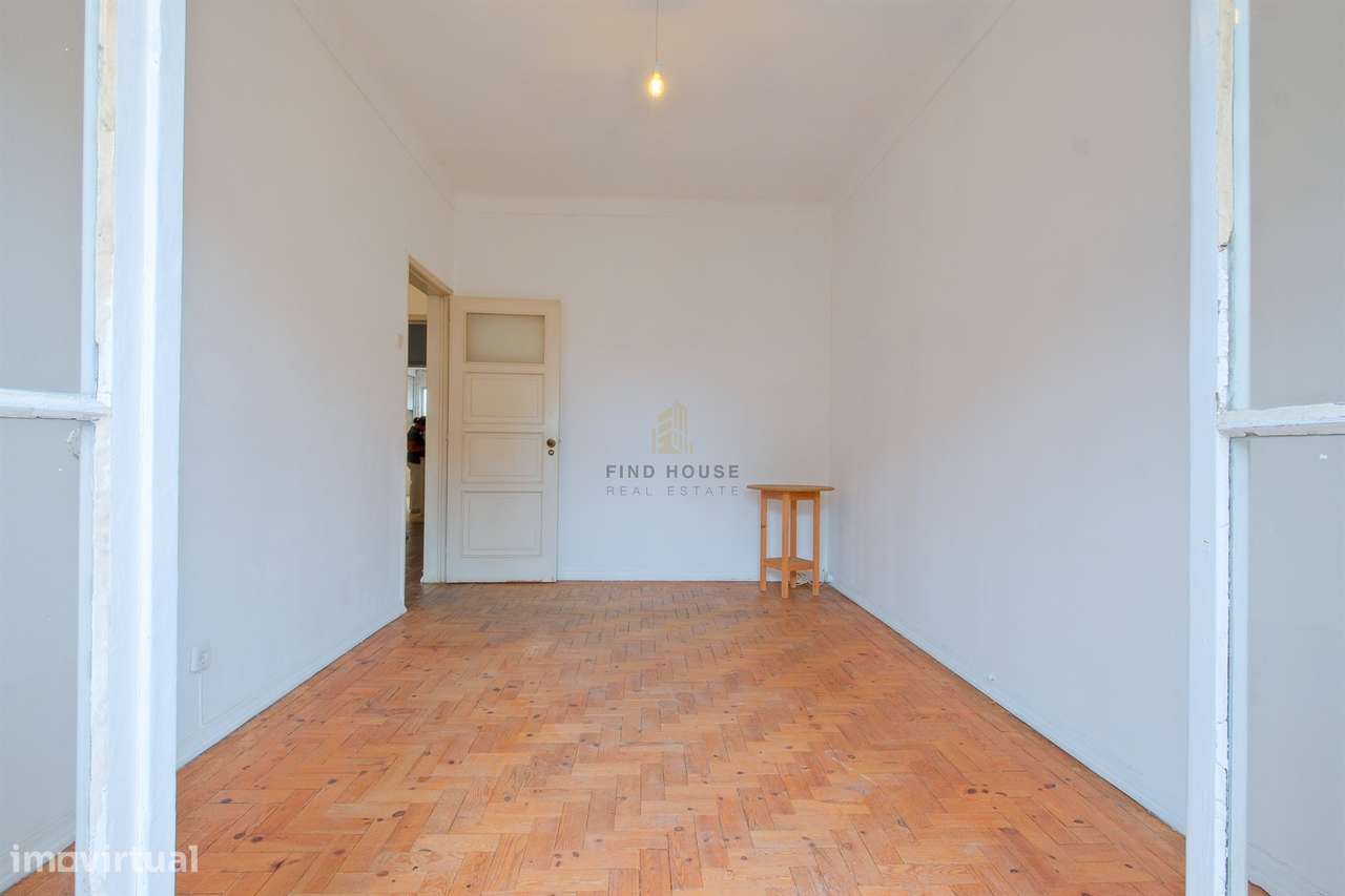 Apartamento T2 para remodelar no centro de Paço de Arcos-5