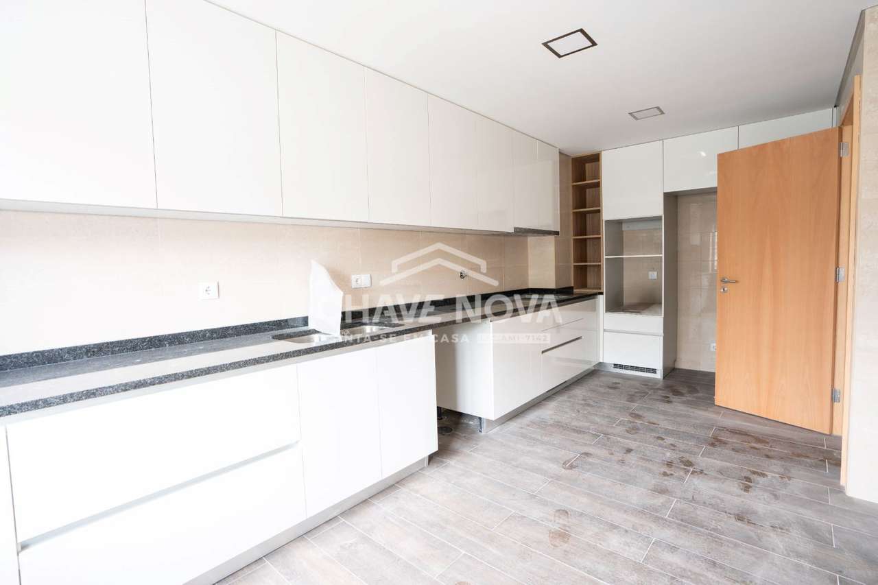 Moradia em Banda T3+1 situada em Laborim - Grande imagem: 4/23